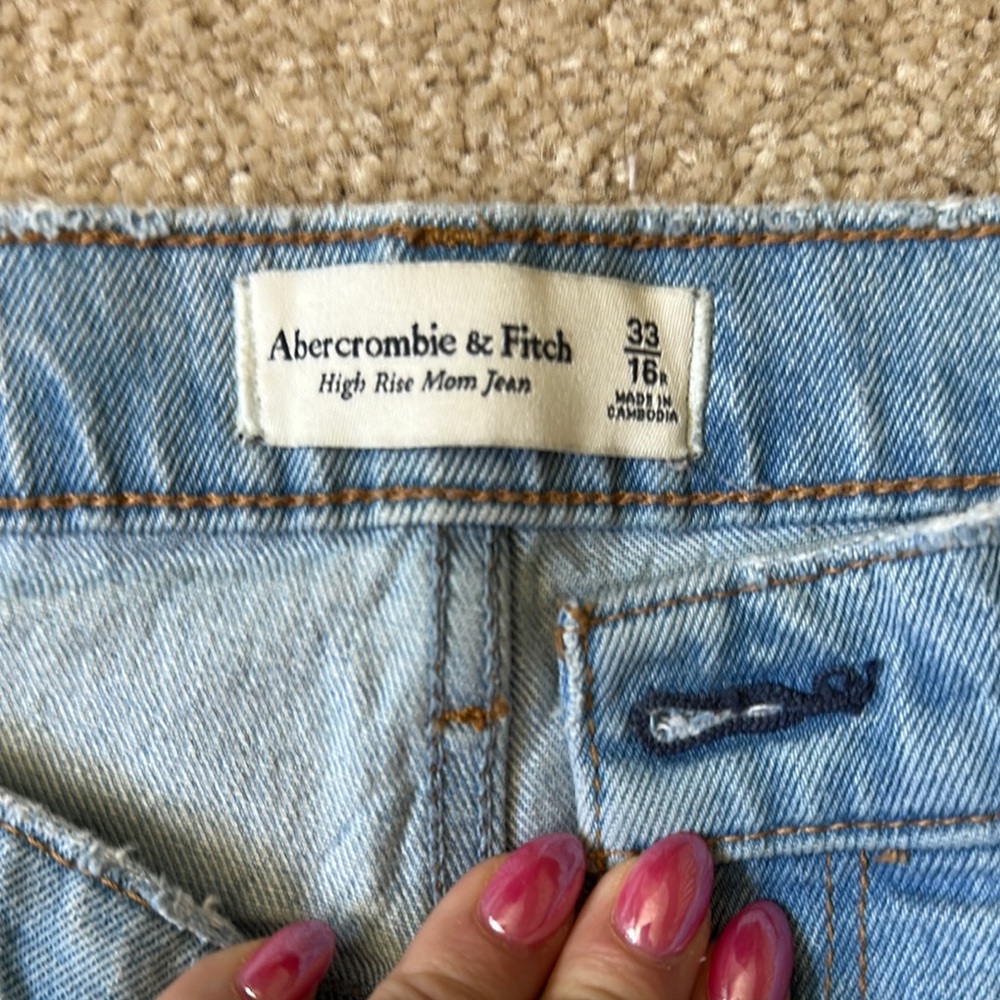 Abercrombie & Fitch Mom Jeans in Light Blue - Picture 2 of 4